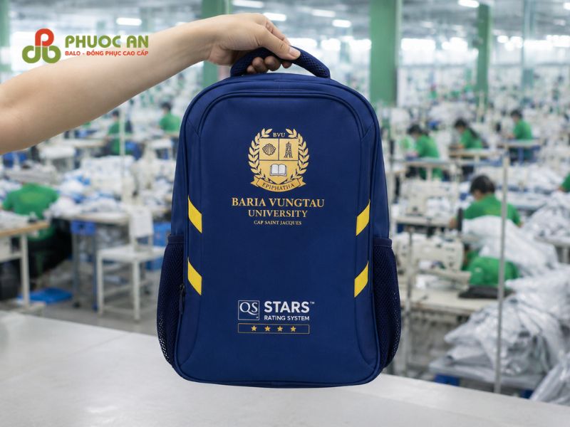 Mặt trước balo trường học BARIA VUNGTAU in logo sắc nét