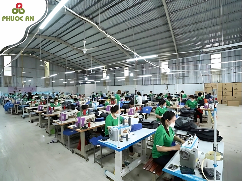 quy-trinh-may-balo-tui-xach-va-dat-hang-tai-xuong-may-balo-theo-yeu-cau-phuoc-an