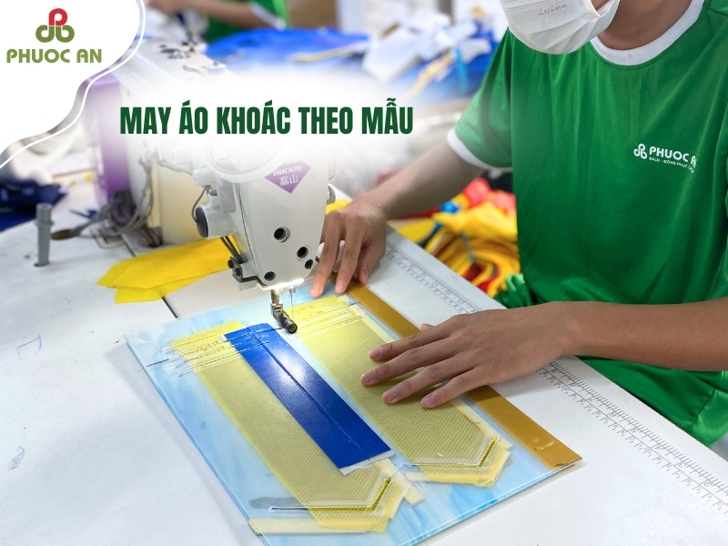 xuong-gia-cong-gia-cong-ao-khoac-tphcm-may-phuoc-an-thuc-hien-quy-trinh-may-ao-khoac-2-lop