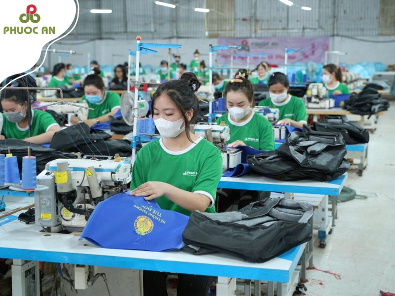 co-so-san-xuat-balo-in-logo-quan-9-quan-7-gia-re-may-phuoc-an