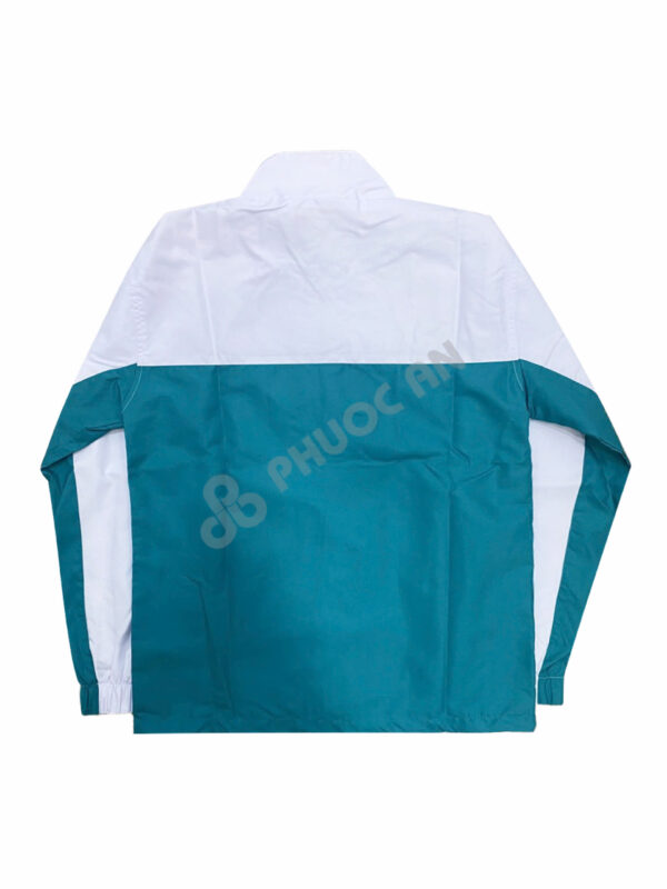 ao-khoac-mau-xanh-phoi-trang-1