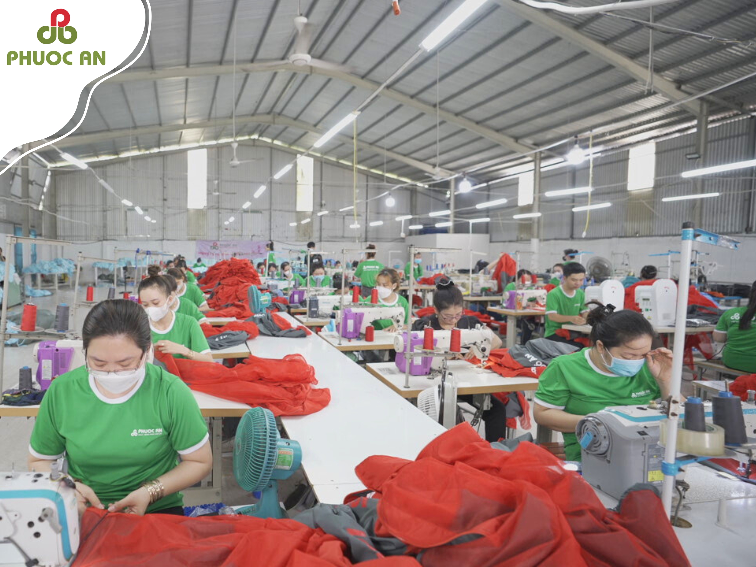 quy-trinh-may-ao-khoac-dong-phuc-chuyen-nghiep-tai-xuong-may-gia-cong-ao-khoac-o-go-vap-may-phuoc-an
