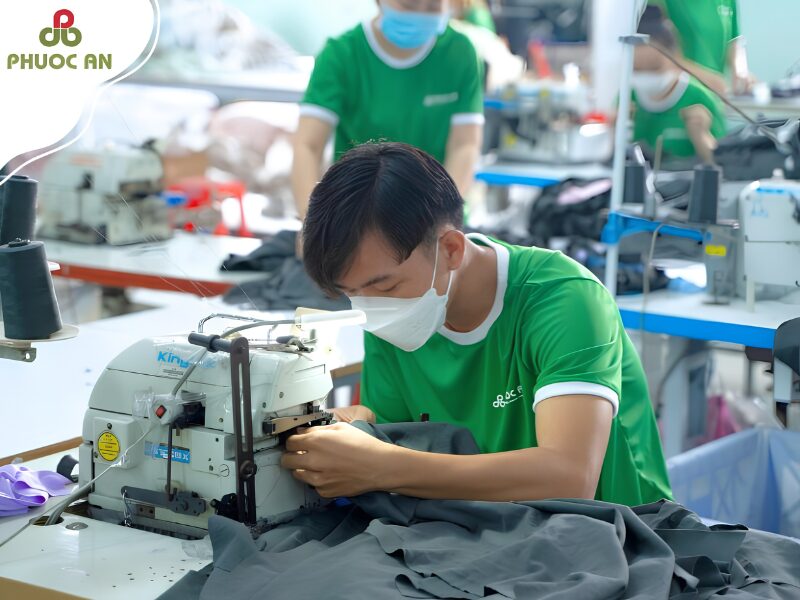 Quy trình thiết kế và sản xuất áo khoác đồng phục công ty