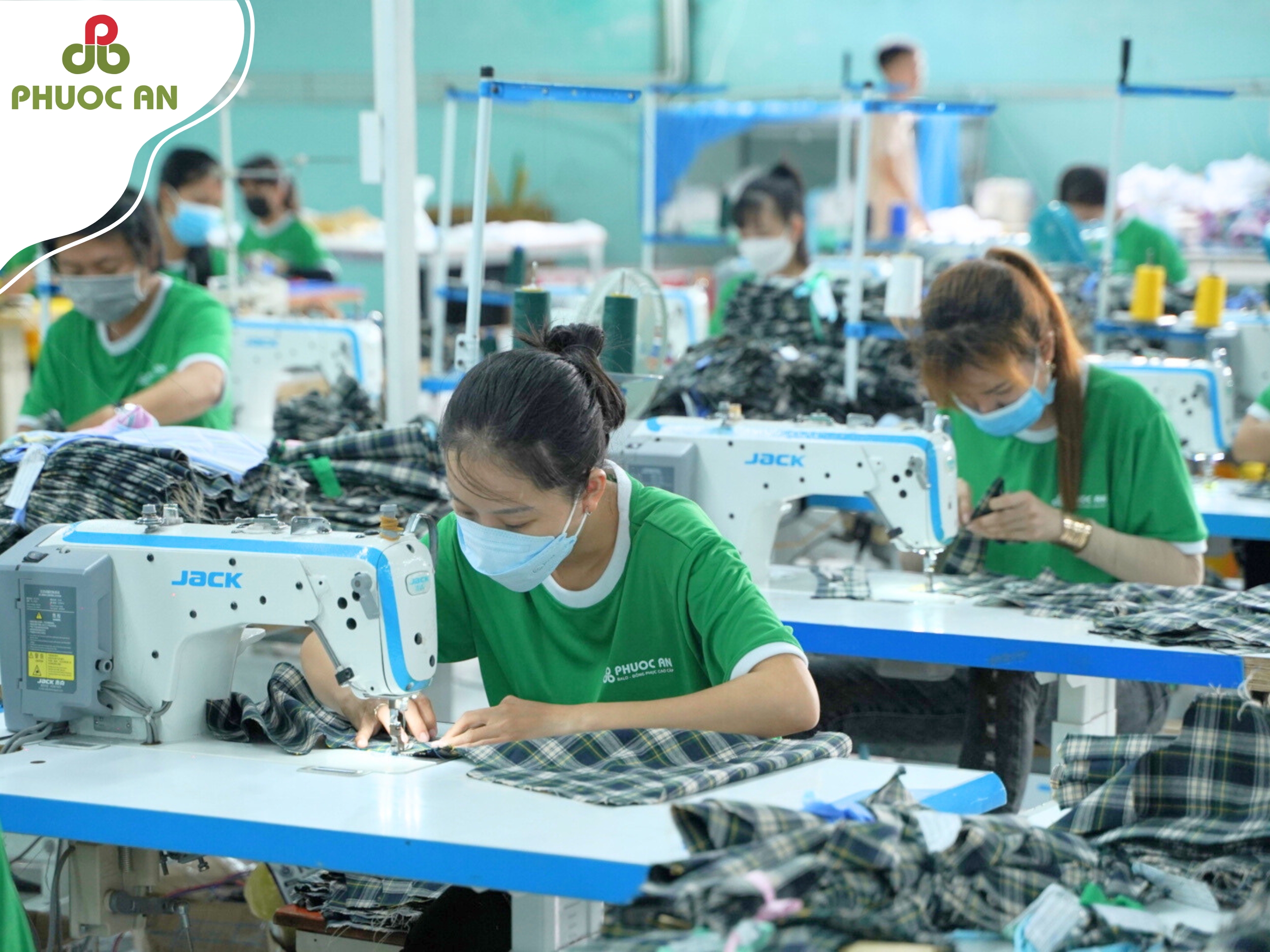 xuong-gia-cong-ao-khoac-nu-may-phuoc-an-co-gia-may-ao-khoac-dong-phuc-dua-vao-yeu-to-gi