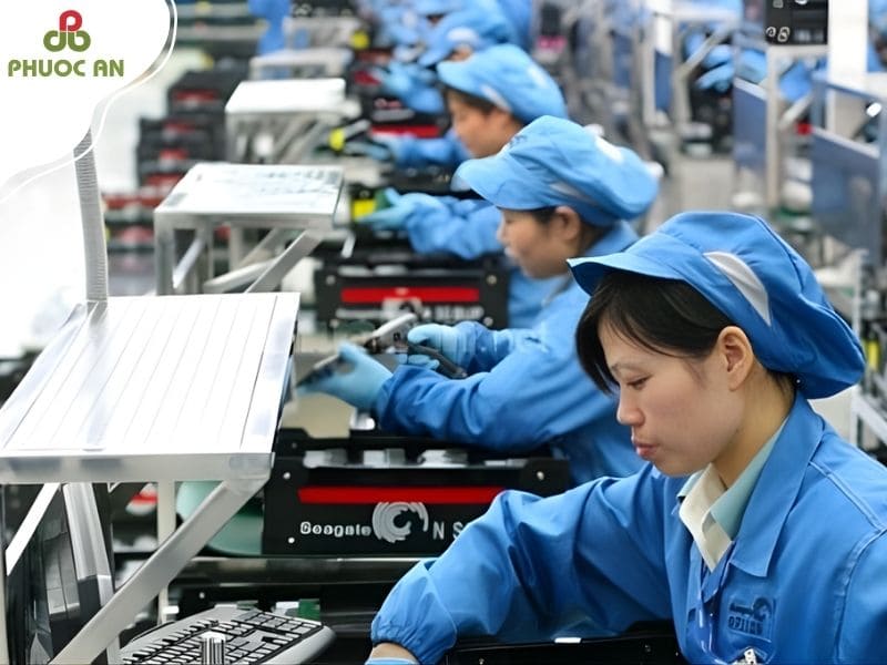 balo-lam-qua-tang-cong-nhan-vien-duoc-dat-tai-xuong-san-xuat-balo-theo-yeu-cau-quan-binh-tan