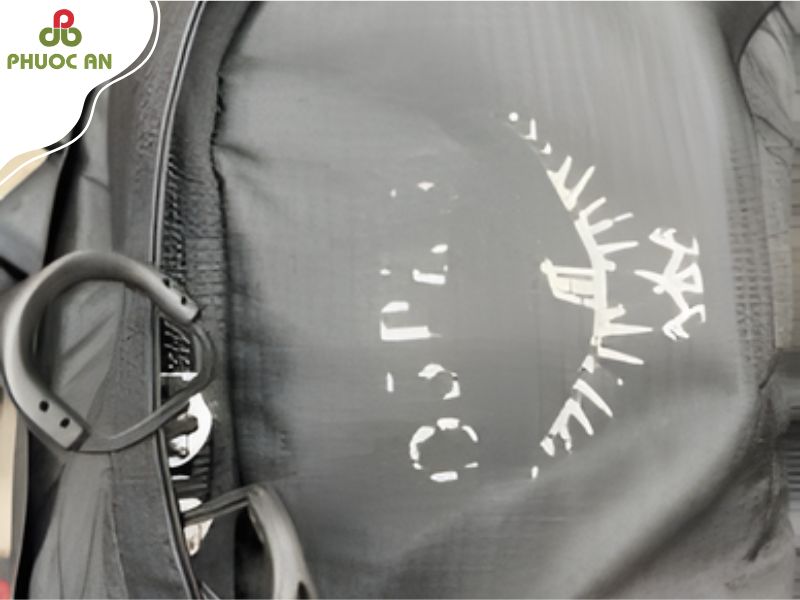 dich-vu-in-theu-logo-tai-cac-xuong-san-xuat-balo-in-logo-huyen-binh-chanh