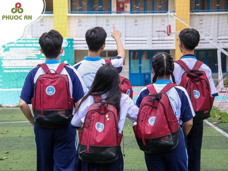 doanh-nghiep-tai-go-vap-dang-dung-balo-do-cong-ty-may-balo-in-logo-quan-go-vap-san-xuat-cho-muc-dich-gi