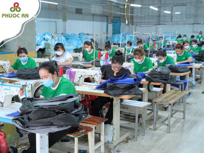 giai-phap-tu-don-vi-may-balo-in-logo-quan-tan-phu-phuoc-an-cho-khach-hang-b2b