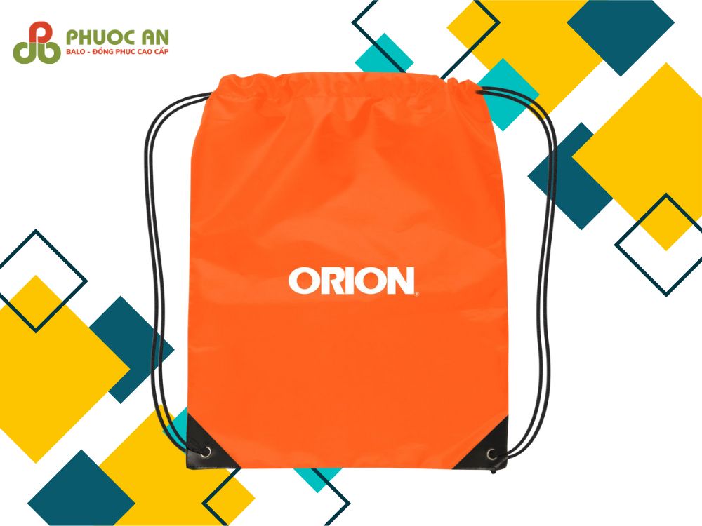 mau-balo-day-rut-cua-xuong-chuyen-may-balo-in-logo-quan-11