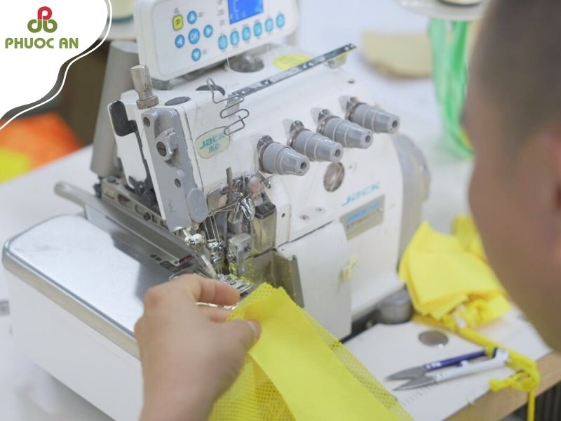 vi-sao-nen-dat-may-tai-xuong-may-ao-khoac-da-nu-tphcm-thay-vi-mua-san