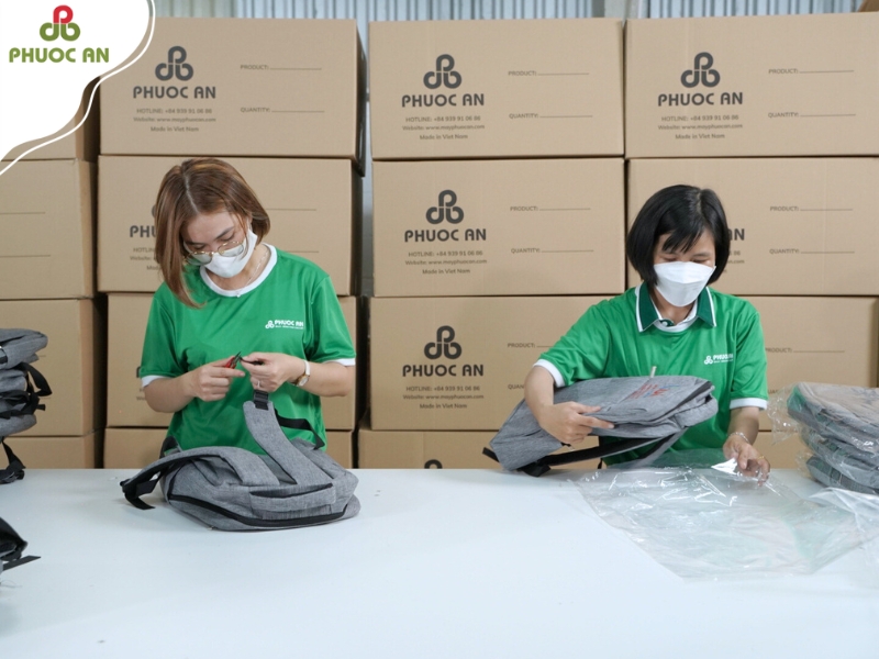 Lợi Ích Khi Doanh Nghiệp Đặt May Balo Dáng Hộp Số Lượng Lớn Tại May Phước An