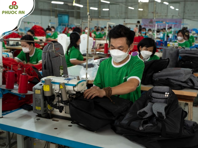 Vì Sao Doanh Nghiệp Nên Đặt May Balo Canvas Trực Tiếp Từ Nhà Sản Xuất?