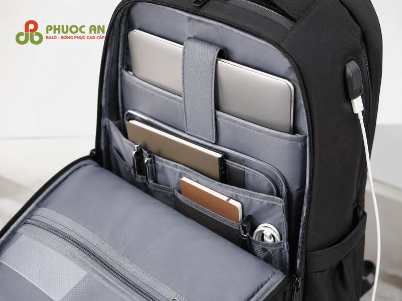 Cấu trúc ngăn đựng laptop khoa học balo có cổng sạc USB