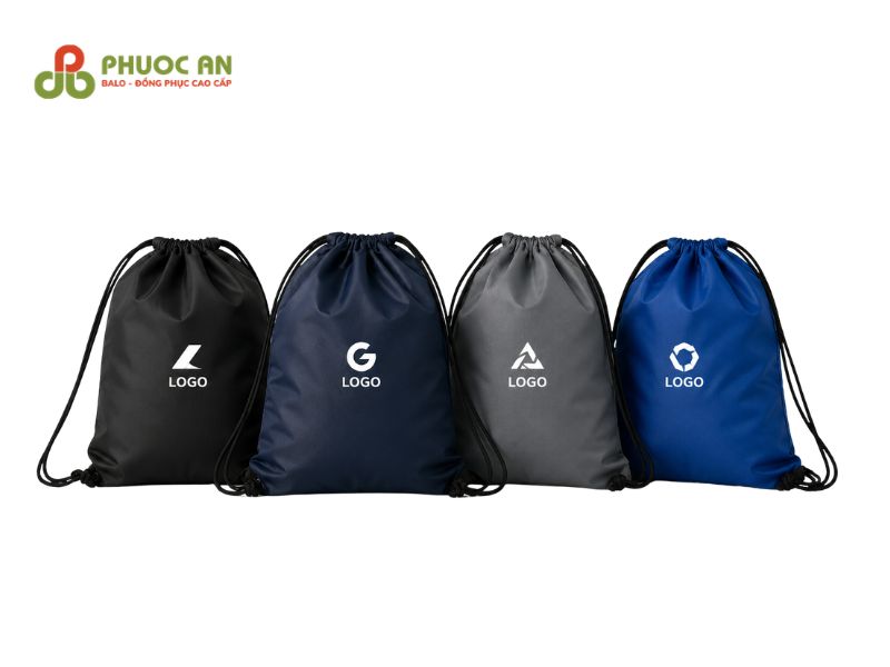 Chiếc balo tập gym dây rút siêu nhẹ in logo vô cùng nổi