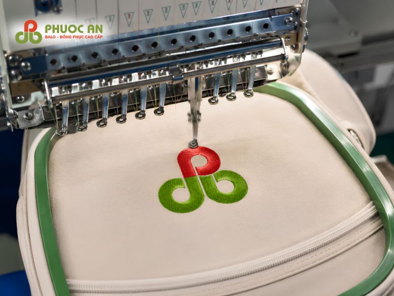 In thêu logo trên balo nữ sắc nét bền màu theo yêu cầu