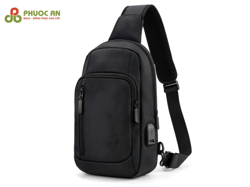 Mẫu balo đeo chéo mini đa năng tích hợp cổng sạc USB tiện lợi